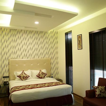 The Spin Hotel Chennai Exterior foto