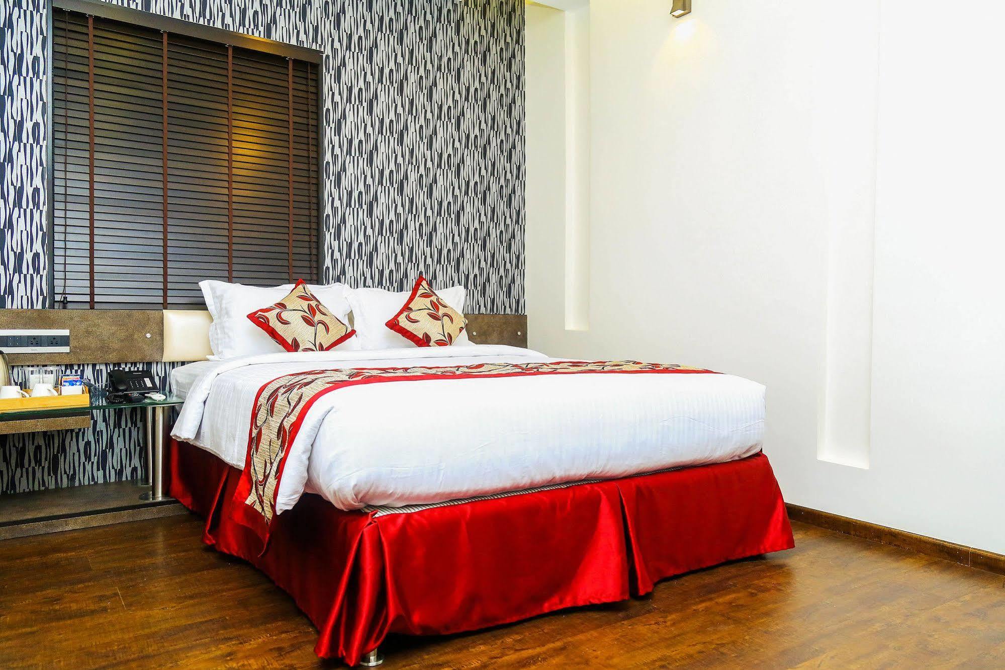The Spin Hotel Chennai Exterior foto