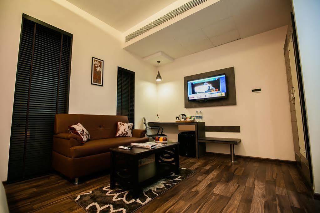 The Spin Hotel Chennai Exterior foto
