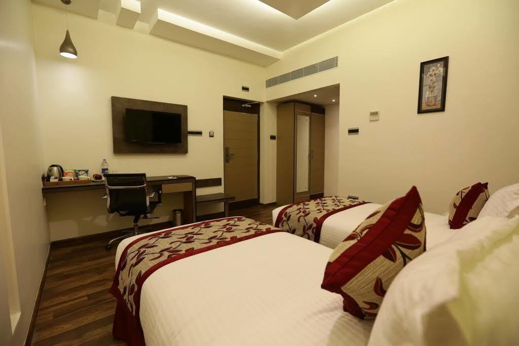 The Spin Hotel Chennai Exterior foto